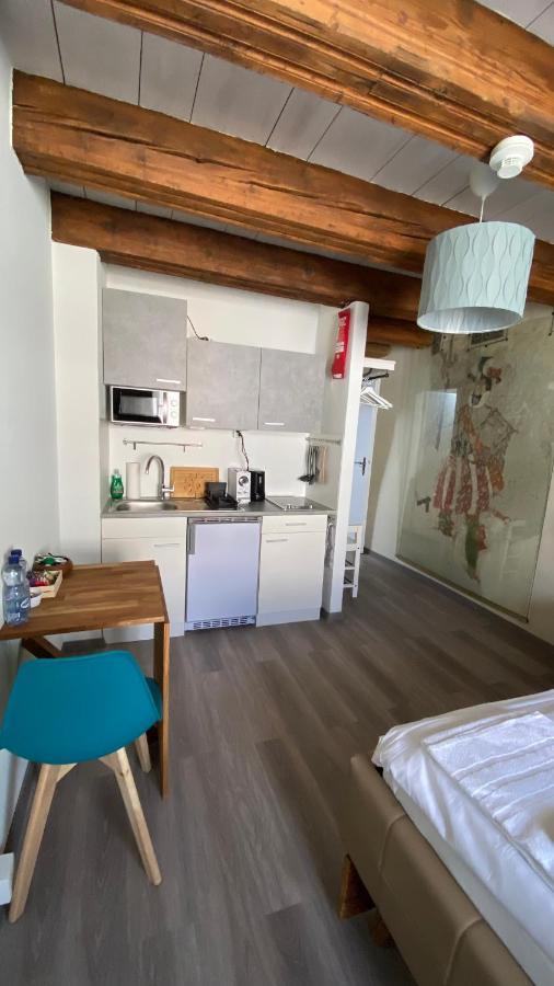 Aux Chambres Du Banneret Neuchâtel Exterior photo