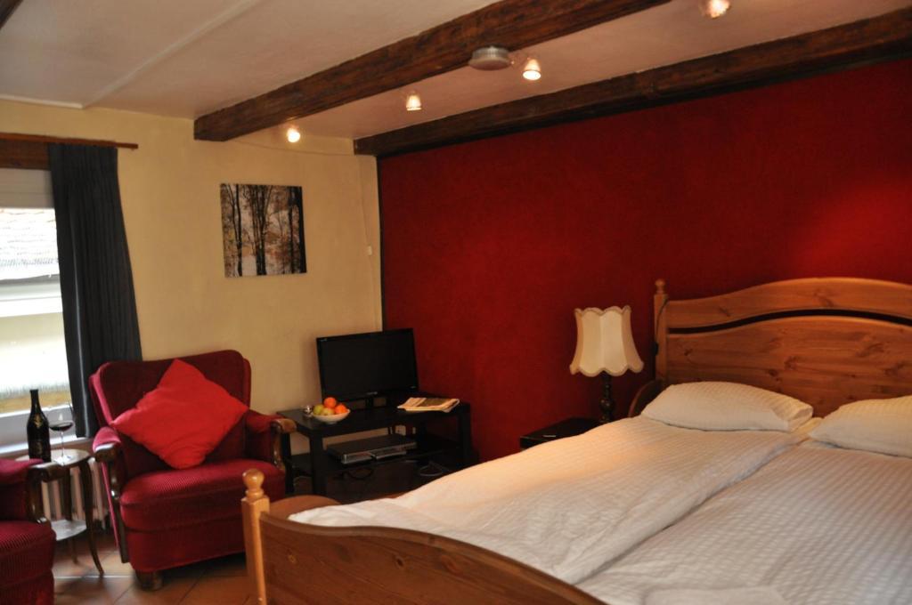 Aux Chambres Du Banneret Neuchâtel Exterior photo